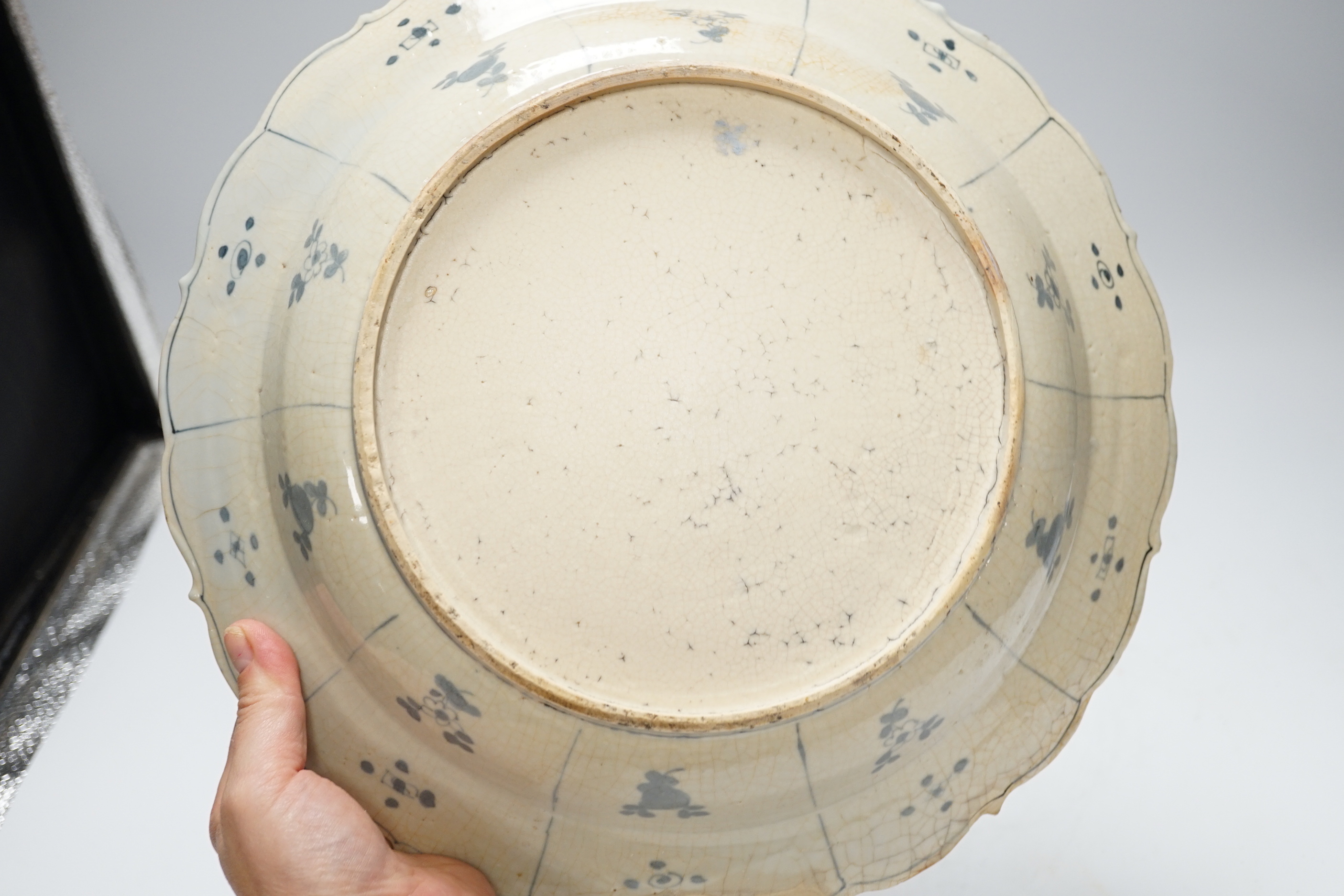 A Chinese kraak style dish, 31cm diameter